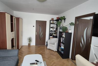 Apartament cu 2 camere decomandat în Cornișa - 1