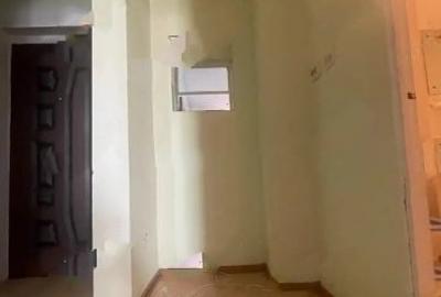 Mihai Bravu,bl.1980,reabilitat,Mixt,DECOMANDAT,Liber - 5