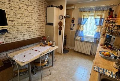 Apartament cu 4 camere decomandat, mobilat în CET - 11