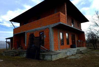 Casă individuală cu 4 camere cu Garaj în Călinești - 2
