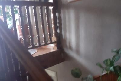 Casă cu Teren 315 Mp în Central - 2