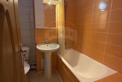 Apartament cu 3 camere decomandat în Bordei - 2