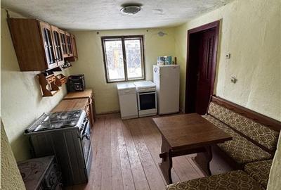 Casă cu 2 camere cu Teren 1000 Mp în Central - 1