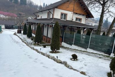 Casă de vânzare mai multe detalii la nr 0756709977 - 7