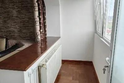 Apartament cu 2 camere decomandat în Micro 9 - 10