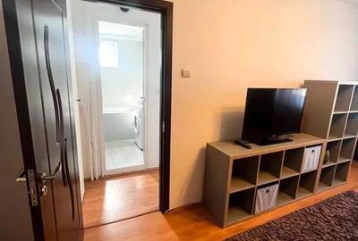 Apartament cu 3 camere decomandat în Tei