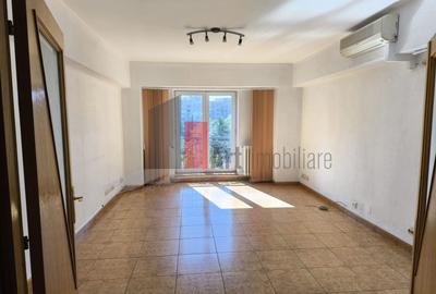 Apartament cu 4 camere decomandat în Unirii