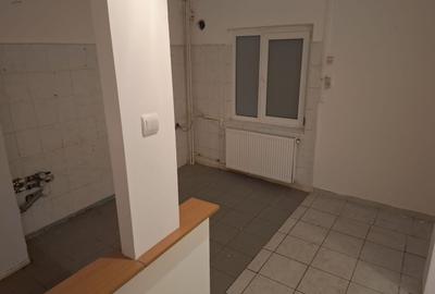 Apartament cu 3 camere decomandat în Giurgiului - 5