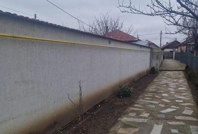 Casă cu 4 camere cu Teren 870 Mp în Mărăcineni