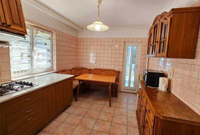 Casă cu 4 camere cu Teren 600 Mp în Central - 1