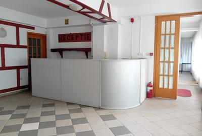 Casă cu 17 camere cu Teren 1000 Mp în Central