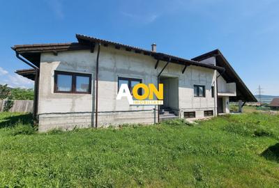 Casă individuală cu 4 camere cu Canalizare în Micești - 1