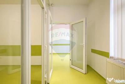Spațiu comercial, de 66 mp, în Central - 12