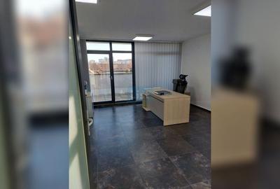 Casă cu 9 camere cu Canalizare în Andrei Mureșanu - 3