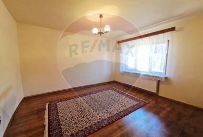 Casa / Vila  str. Ana Ipatescu S+P+1 , 5 camere , teren - 252 mp - 15