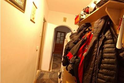 Apartament cu 3 camere decomandat, mobilat în Vasile Aaron - 13