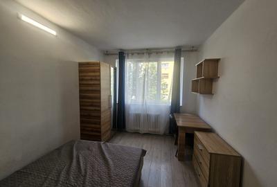 Apartament cu 3 camere decomandat, mobilat în Central