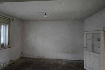 Casă cu 4 camere cu Teren 570 Mp în Grădiște