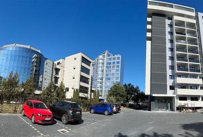 Bloc nou - langa Universitatea Bacovia  si Primarie - 2 camere - mobilat si util - 1