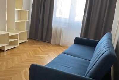 Apartament cu 2 camere decomandat în Arcul de Triumf
