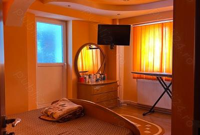 Apartament cu 3 camere decomandat în Rovinari - 2