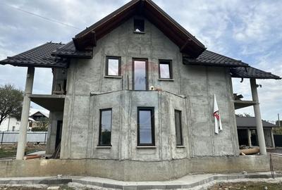 Casa / Vila cu 5 camere de vanzare - 3