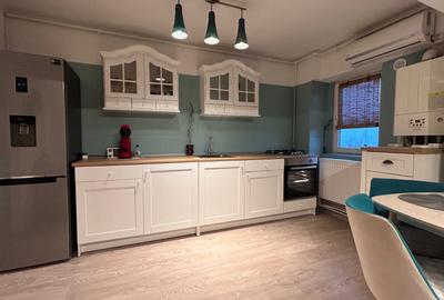 Apartament cu 3 camere decomandat, mobilat în Poarta 6 - 7