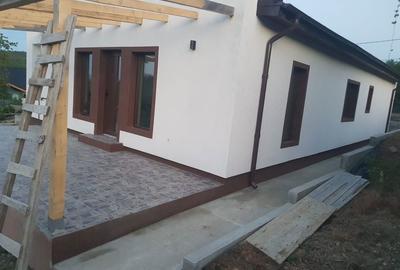 Casă cu 4 camere decomandat în Tomești - 5