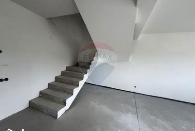 Casă cu 4 camere cu Teren 300 Mp în Central - 7