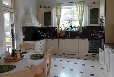 De vanzare vila exceptionala in stil Neo Romanesc cu vedere la lac si padure - 11