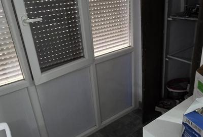 Apartament cu 3 camere decomandat, mobilat în Micro 6 - 8