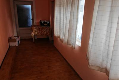 Casa 6 camere libera la vanzare RASNOV - 17