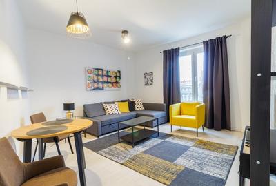 Apartament renovat complet, cu vedere spre ASE | Pta. Romana - 1