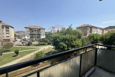 Apartament spa?ios cu 4 camere, situat in cartierului Vitrometan