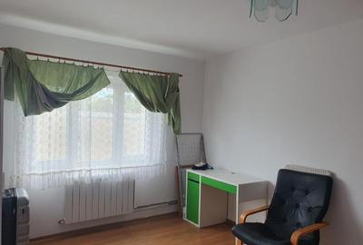 Inchiriez ap cu o camera si balcon