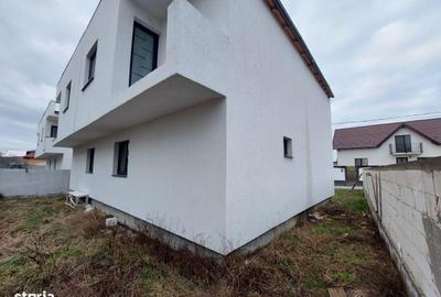 Casă cu 5 camere cu Teren 147 Mp în Central - 15