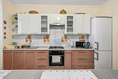 Casa / Vila cu 6 camere de vanzare I Podul Iloaiei - 2