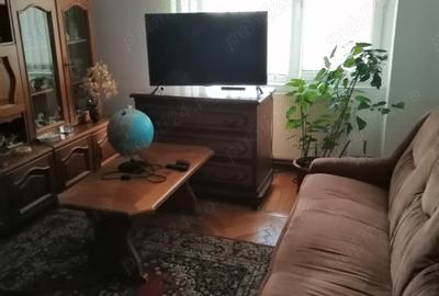 Apartament cu 4 camere decomandat în Găești - 3