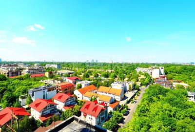 Apartament cu 5 camere decomandat în Herăstrău