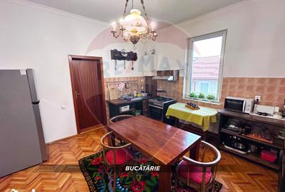 Apartament cu 3 camere, mobilat în Central - 14