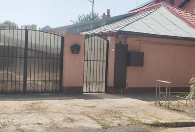 Casă cu 5 camere cu Teren 505 Mp în Central