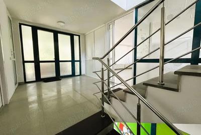 Spațiu comercial, de 110 mp, în Central - 7