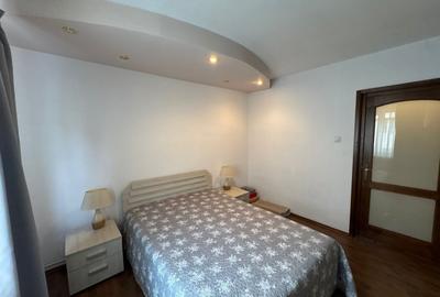 Apartament cu 3 camere decomandat, mobilat în Tractorul - 13
