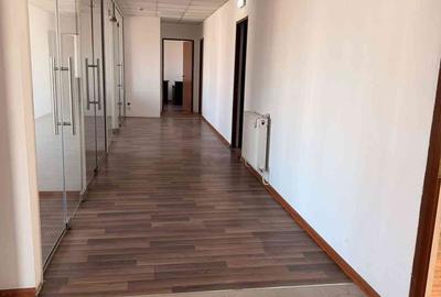 Spațiu comercial, de 541 mp, în Central - 3