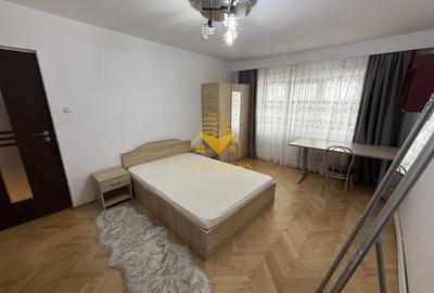 Apartament cu 3 camere decomandat, mobilat în Zorilor