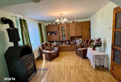 Casă cu 4 camere cu Teren 500 Mp în Central
