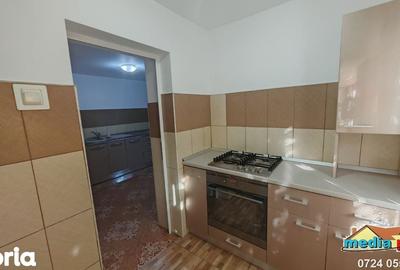 Casă cu 5 camere cu Teren 700 Mp în Piața Centrală - 15