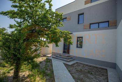 Casă individuală cu 3 camere cu Canalizare în Ovidiu - 2