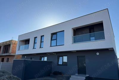 Casă cu 4 camere cu Teren 172 Mp în Săcălaz