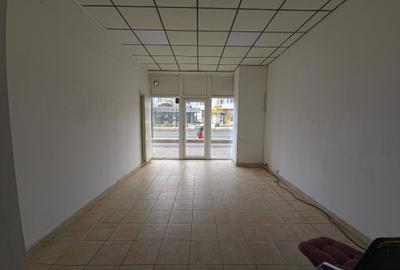 Spațiu comercial, de 54 mp, în Casa de Cultură